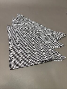 Bella Luxx Black & White Gingham with Hearts Set of 4 Cloth Dinner Napkins